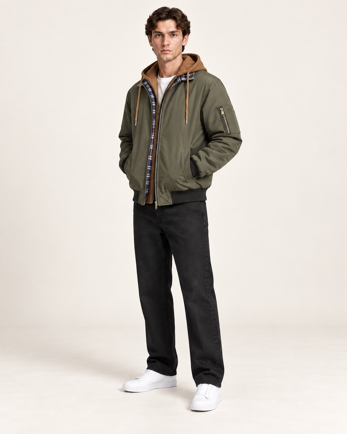 Veste matelassée à capuche vert olive, vue trois-quarts, studio IVAREE
