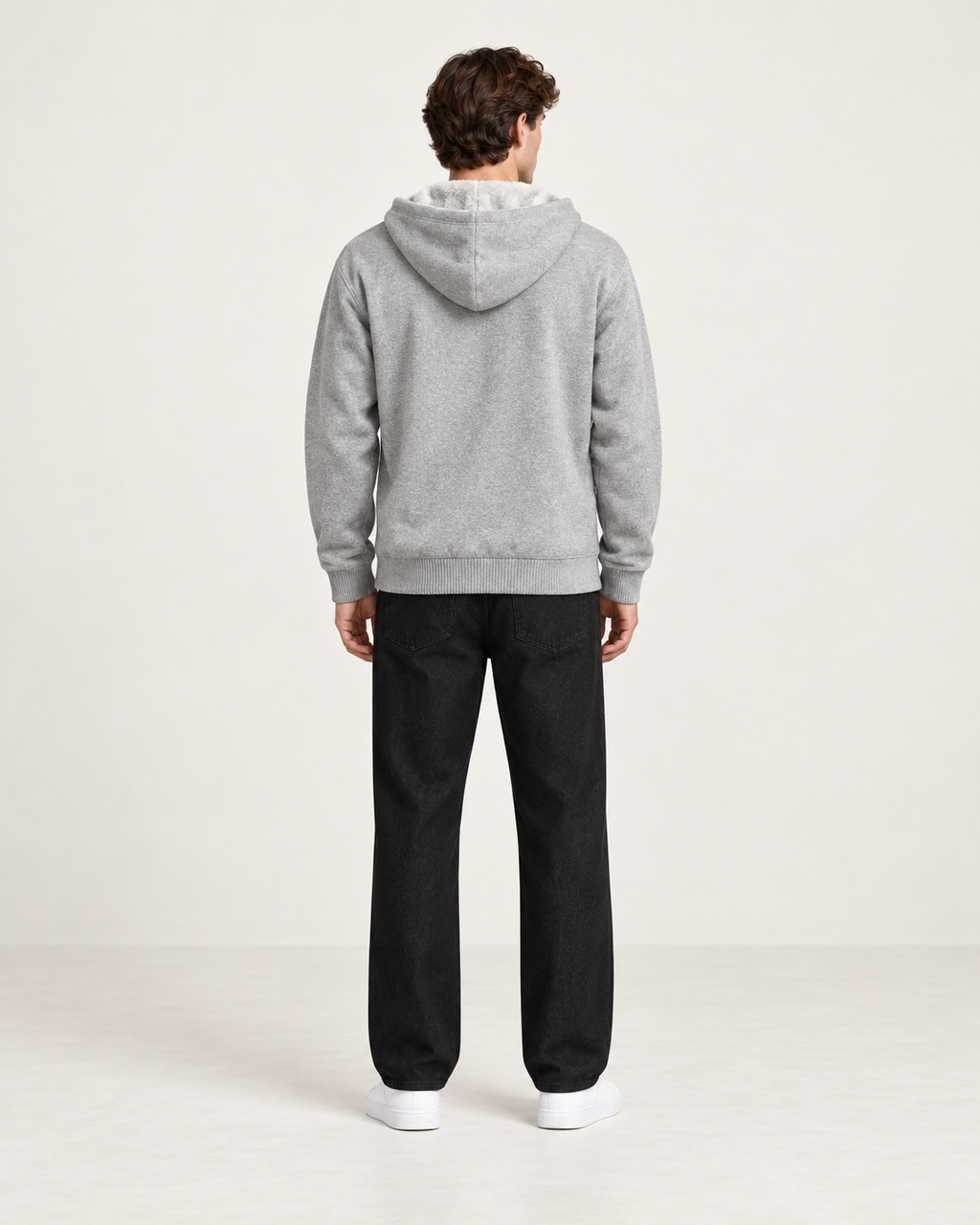 Veste polaire à capuche Gris, vue dos, dans le studio IVAREE.