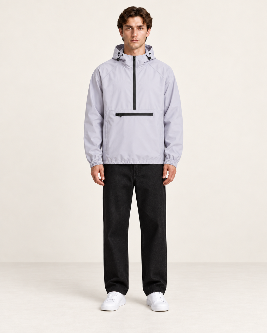 Veste de sport à capuche parme, vue trois-quarts, dans le studio IVAREE.