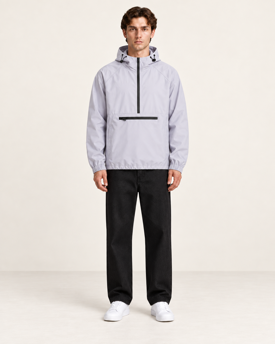 Veste de sport à capuche parme, vue trois-quarts, dans le studio IVAREE.